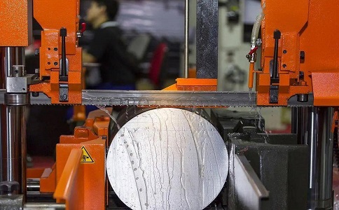 七星关立式金属带锯床切削出现跑带故障解决方法！